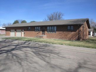 706 W 5th St, Oakley, KS 67748