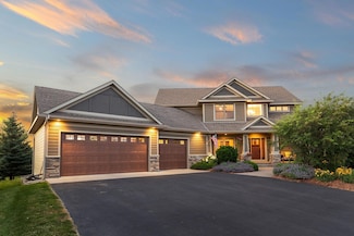 1899 White Oak Dr, Chaska, MN 55318