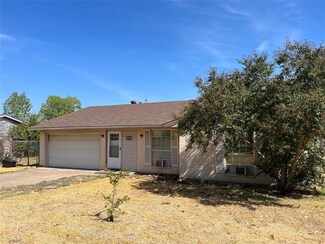 805 Bowie Dr, Midlothian, TX 76065