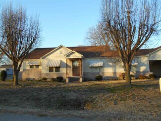 194 Ezell St, Maury City, TN 38050