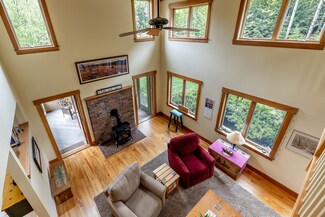 985 Olde Farms Rd, Grantham, NH 03753