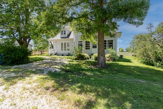 103 N Jeffrey St, Cooksville, IL 61730