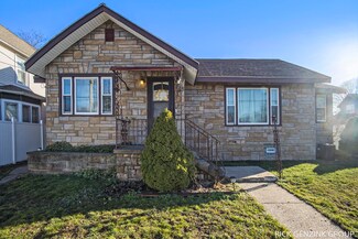 1094 Sanford St, Muskegon, MI 49440