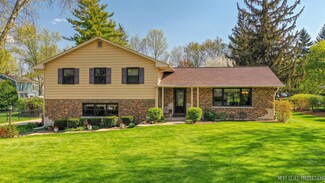600 Forest View Dr Unit 1, Geneva, IL 60134
