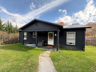 184 Varney St, Cedar Bluff, VA 24609
