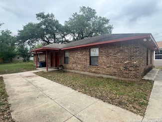 827 Dallas St, Pleasanton, TX 78064