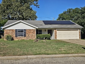 1713 Spring Branch Dr, Cleburne, TX 76033