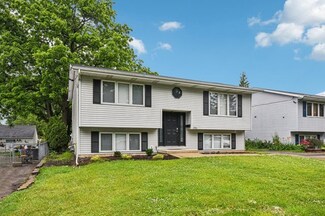 1046 S 6th St, Dekalb, IL 60115