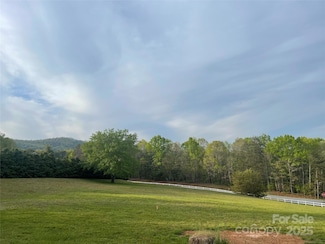 6161 Willowbottom Rd, Hickory, NC 28602