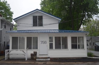 756 E Park St, Syracuse, IN 46567