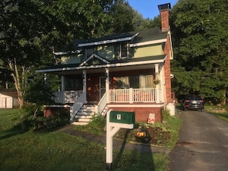 29 Canaras Ave, Saranac Lake, NY 12983