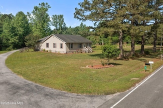 897 Nine Mile Rd, Richlands, NC 28574