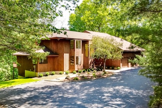 17 Walker Ln, Weston, CT 06883