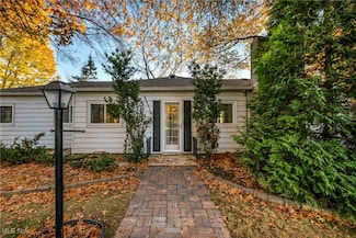 5951 Rockport Ln, Cleveland, OH 44126