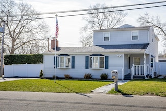 40 Fry Blvd, Patchogue, NY 11772