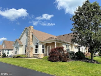 1039 Burgundy Cir, Pennsburg, PA 18073