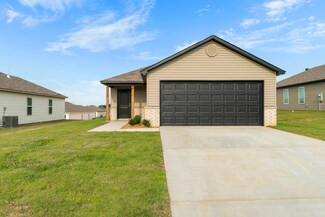 1233 Santa fe Trail, Bauxite, AR 72011