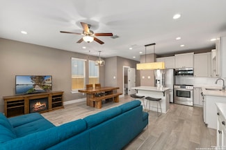 7934 Teak Ln, San Antonio, TX 78209