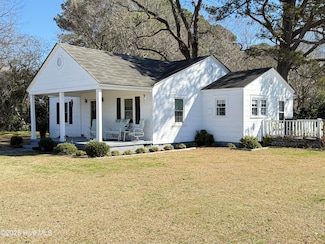 119 Second St, Calypso, NC 28325