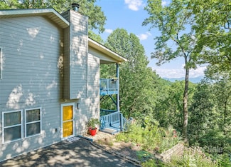 208 Tuckaway Rd, Waynesville, NC 28785