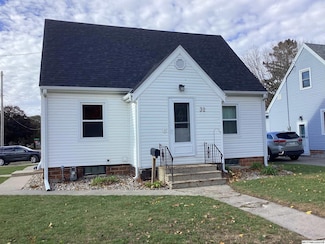 32 S Tennessee Ave, Mason City, IA 50401