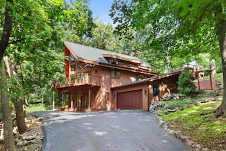 450 N Lower Gardens Rd, Fontana, WI 53125