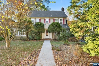 138 Knickerbocker Rd, Englewood, NJ 07631