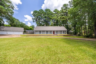 2928 NE Stallings Dr, Nacogdoches, TX 75965