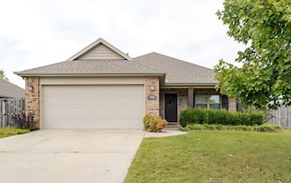 2900 W Millstone Dr, Fayetteville, AR 72704