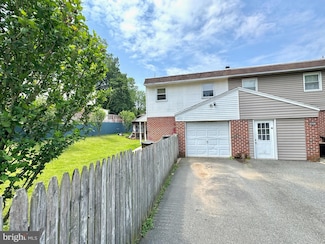 807 Rabbit Ln, Reading, PA 19606