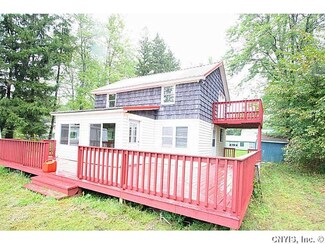 9 32nd St, Constantia, NY 13044