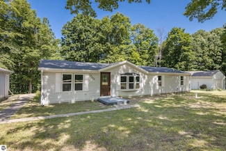 3305 Brown Fire Ln NW, Williamsburg, MI 49690
