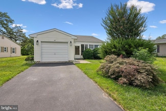 38 Sheffield Place, Southampton, NJ 08088