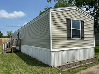 3411 E Plantation Dr, La Porte, TX 77571