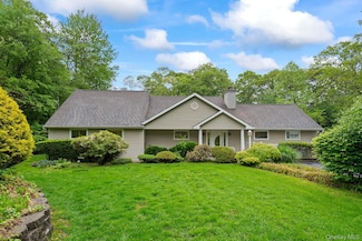 30 Darby Dr, Huntington Station, NY 11746