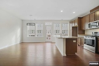 52 Leahy Dr, Wood-Ridge, NJ 07075