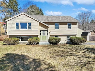 18 W Hill Terrace, Gardiner, ME 04345