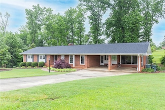 706 Ploma Dr, Seneca, SC 29678