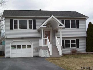 34 Magnolia Cir, Ravena, NY 12143