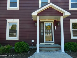 4 Rolling Ridge Dr, East Greenbush, NY 12061
