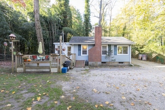 137 C Shore Rd, Mount Sinai, NY 11766