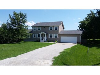 840 NE 6th St, Earlham, IA 50072