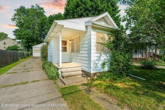 952 Leslie St, Lansing, MI 48912