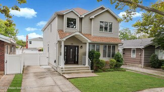 135 Penn Ave, Staten Island, NY 10306