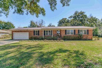 6222 Vicksburg Dr, Pensacola, FL 32503
