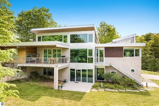10621 Craig Rd, Traverse City, MI 49686