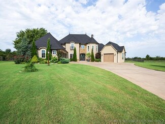 7060 N Scissortail Ct, Owasso, OK 74055