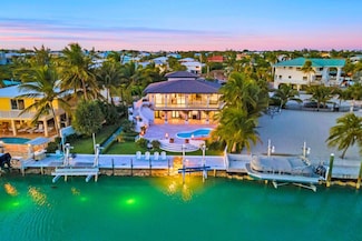 210 W Seaview Cir, Marathon, FL 33050