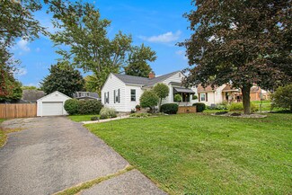 1438 Hillcrest Ave NW, Grand Rapids, MI 49504