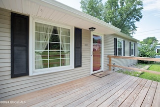 1009 9th Ave, Troy, NY 12182